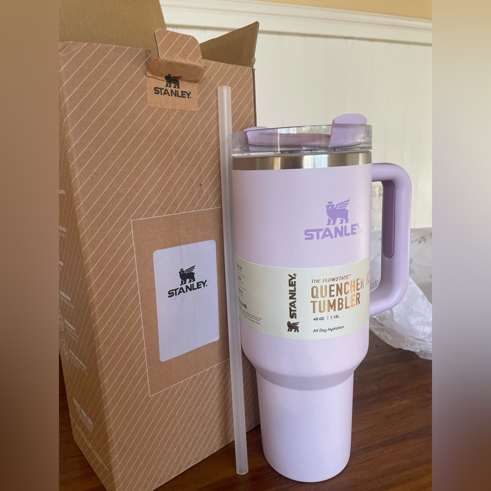NWT Stanley Flowstate Quencher H2O 40 oz. Tumbler